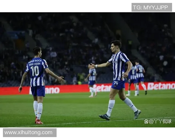 拜仁慕尼黑与波尔图激情对决海报揭幕足球盛宴